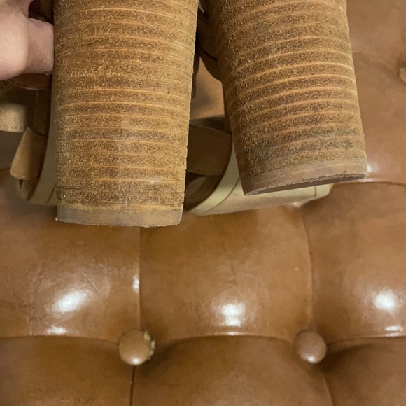 Tahari Media Suede Strappy Sandal, Sz 8.5 - Picture 9 of 10